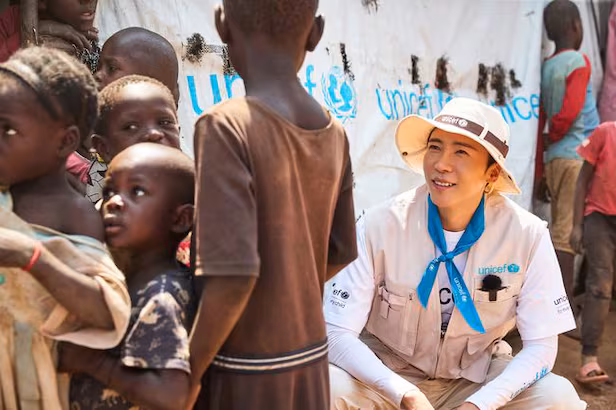 Enoch en mission humanitaire au Burundi pour l'UNICEF