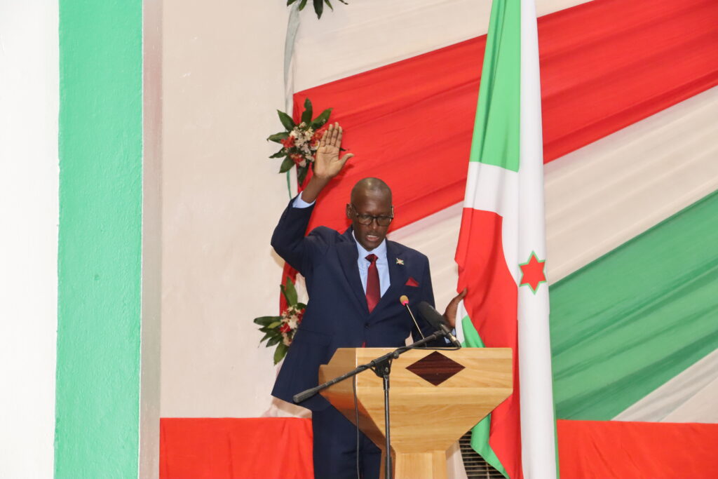 Thierry Kitamoya prête serment à la Ceni, renforçant l'institution électorale burundaise