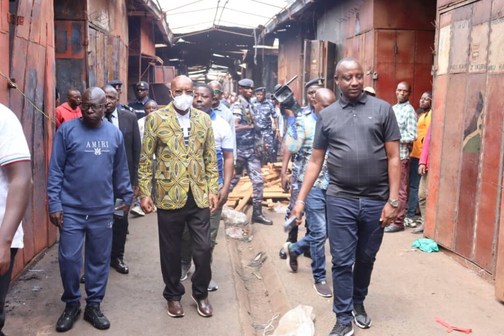 Visite du Président de l'Assemblée Nationale au marché de Ngozi après l'incendie