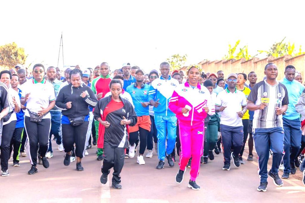 La Première Dame du Burundi encourage l'exercice physique à Gitega