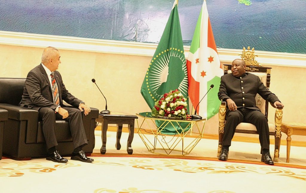 Le Président Ndayishimiye salue le diplomate turc pour le renforcement des liens bilatéraux