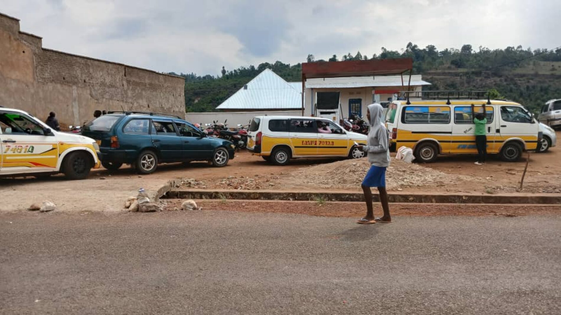 Guichet Unique de Makamba : Des Millions Générés, des Services Bloqués