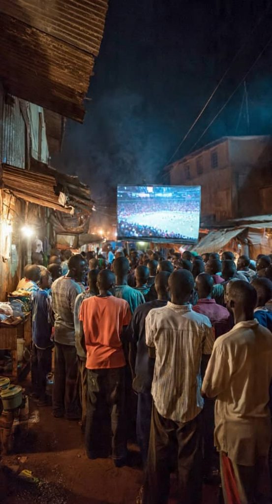 Buyenzi vibre au rythme des Lions : Identité africaine et football