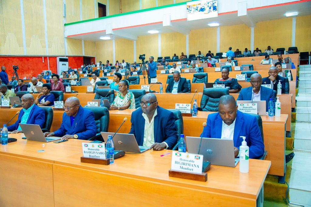 Députés de Buhumuza et Burunga font rapport à l'Assemblée Nationale : Un bilan détaillé des défis et des réalisations