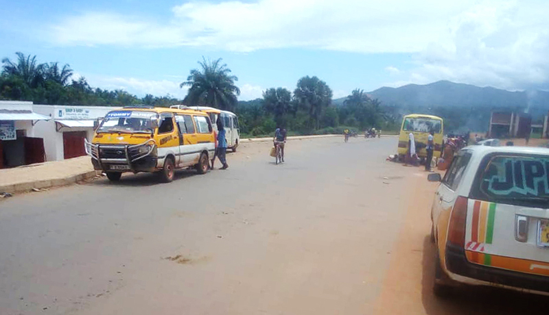 Nyanza : Un parking improvisé sur la route principale suscite des inquiétudes sécuritaires et des appels à l'action