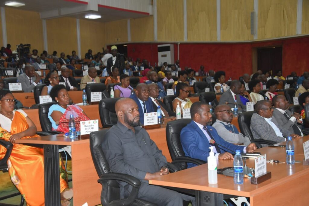 Le rapport final sur le génocide contre les Hutus présenté au Parlement burundais