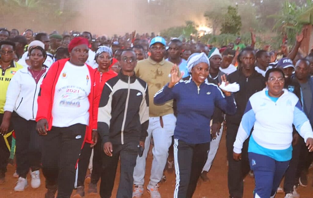 La Première Dame du Burundi participe à une marche sportive à Muyinga